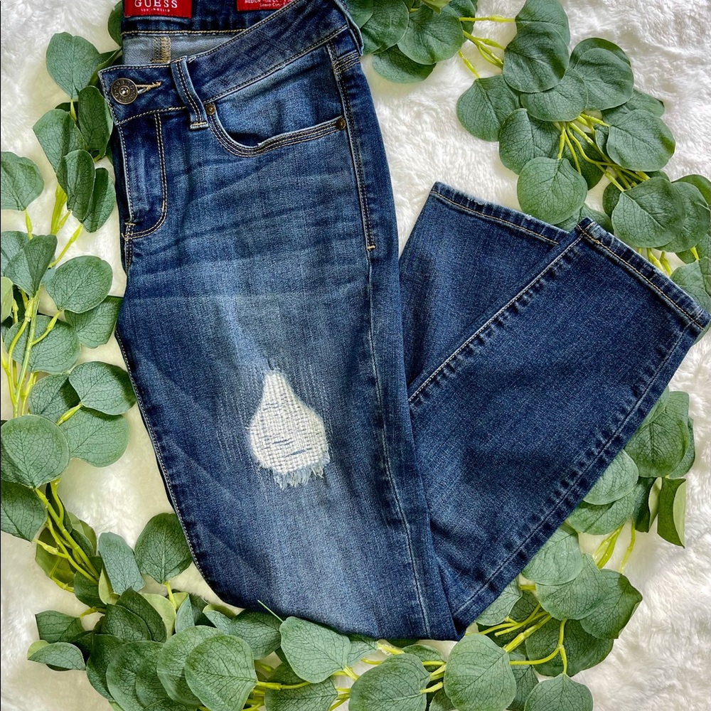 Medium rise, curvy skinny. Guess woman’s ankle jeans w/ artificial rips.